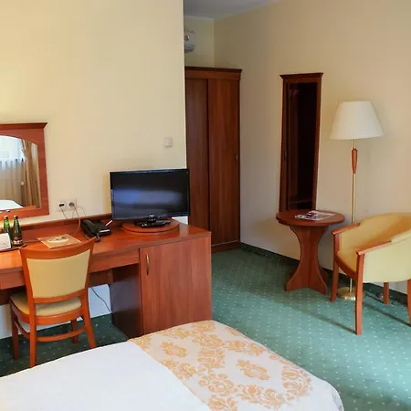 Gosciniec Sucholeski Отель Сухы-Ляс